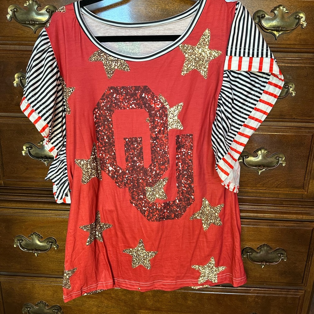 Red and Gold Star Graphic T-Shirt
